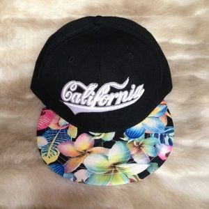 ❤️{3 for $15} NWOT Plumeria California Snapback